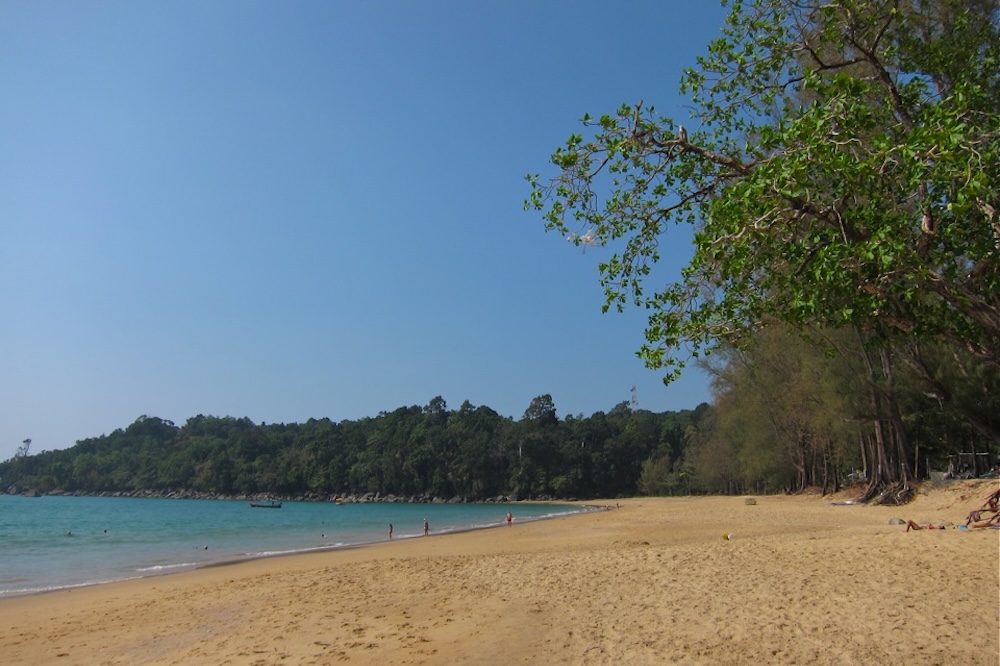 Khao Lak Süd mit Blick auf den Berg