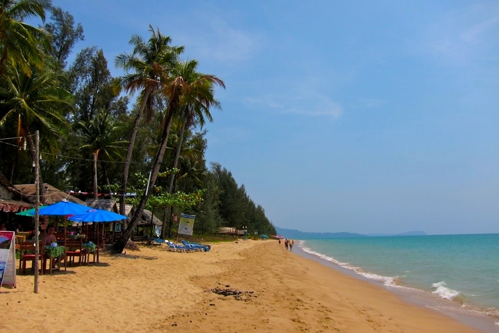 Khuek Khak Beach mit Blick Richtung Norden