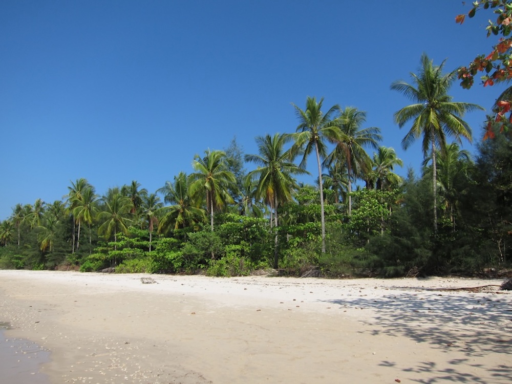 Zwischen Coconut Beach und White Sand Beach