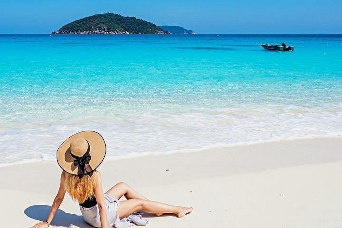 Weißer Sandstrand auf den Similan Islands